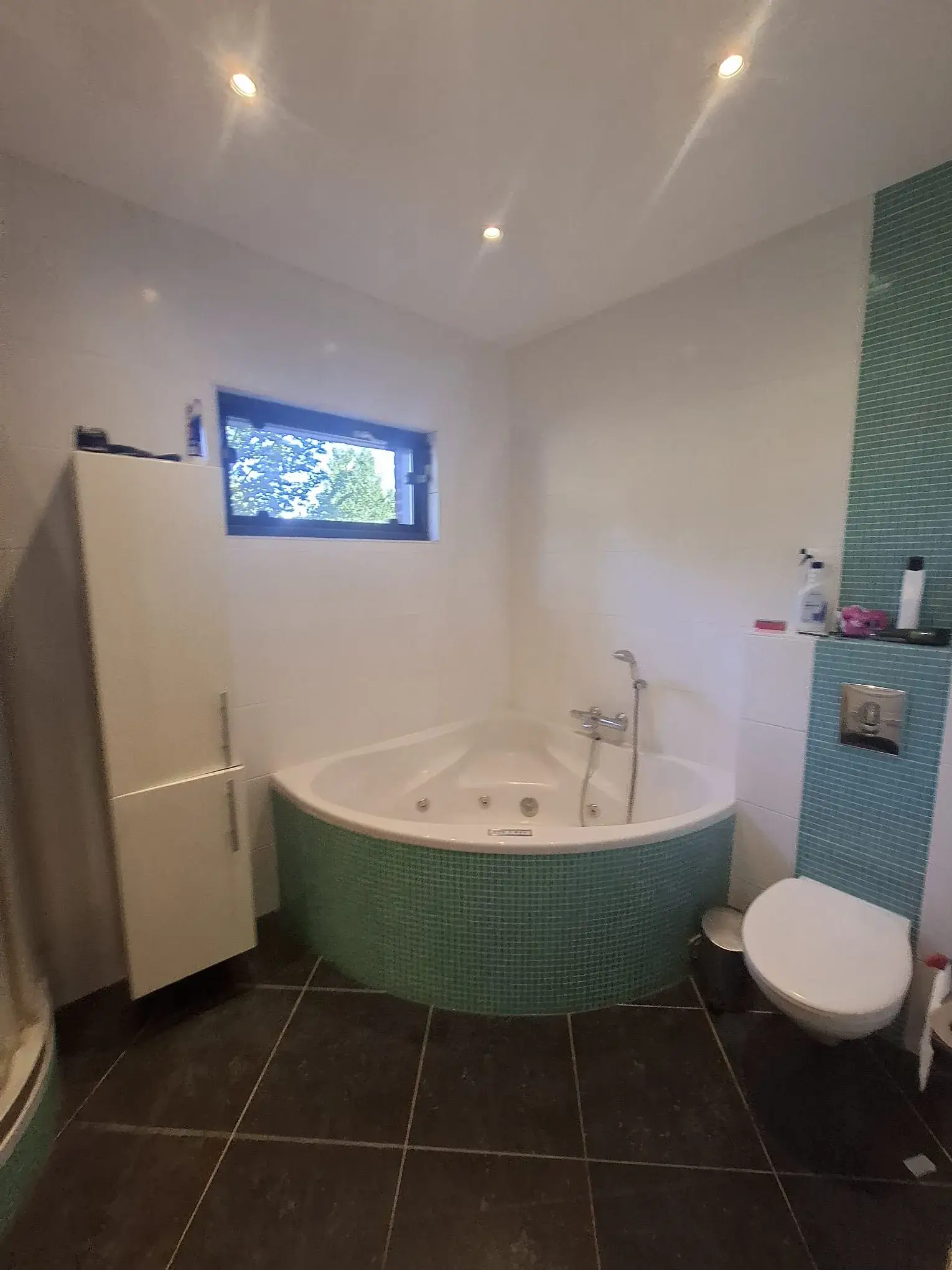 Badkamer renovatie Alphen aan den Rijn voor — uitgangssituatie